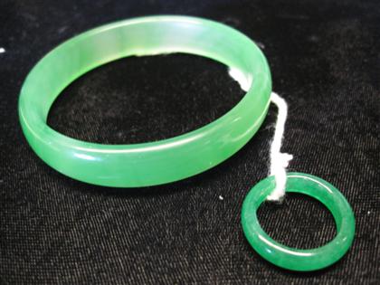 Appraisal: Carved jade ring and peking glass bangle bracelet Ring size