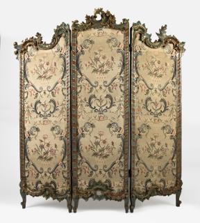 Appraisal: A Venetian carved and polychrome th century a hinged three-panel