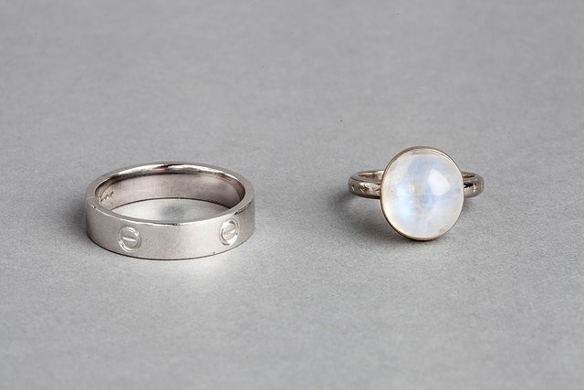 Appraisal: A SINGLE STONE DRESS RING set with a cabochon cut