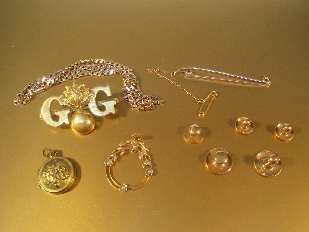 Appraisal: Small ct gold items including shirt studs tie pin pendant