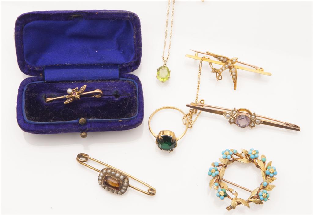 Appraisal: A collection of jewellery to include a yellow metal and