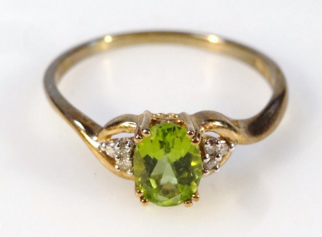 Appraisal: A dress ring the central green stone claw set and