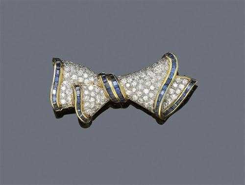 Appraisal: BRILLIANT-CUT DIAMOND AND SAPPHIRE BROOCH Yellow gold Very decorative bow