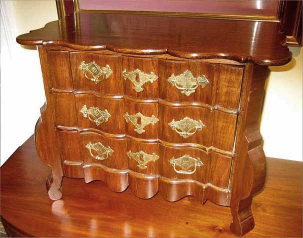 Appraisal: FINE MINIATURE EARLY DUTCH COMMODE Walnut double serpentine front drawer