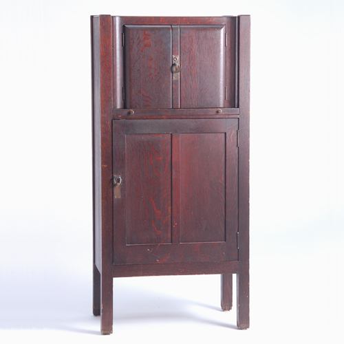 Appraisal: HERSEE CO Cellarette with two-door upper cabinet slide-out copper surface