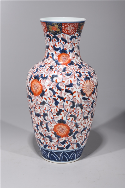 Appraisal: Chinese gilt and enameled porcelain vase done in the manner