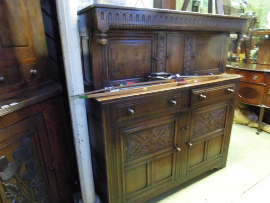 Appraisal: A good quality reproduction oak court cupboard in the old