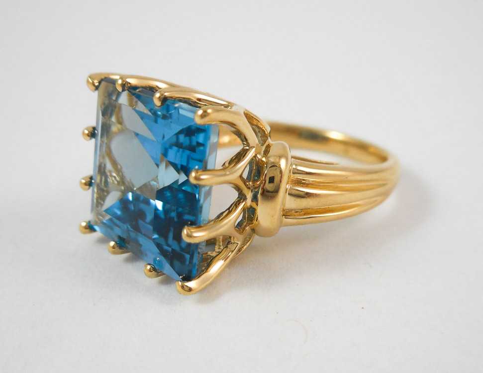 Appraisal: BLUE TOPAZ AND TEN KARAT GOLD RING set with a