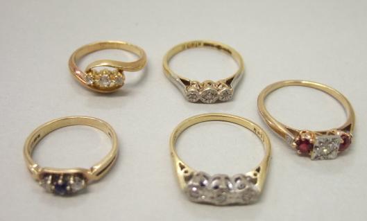 Appraisal: An ct gold and diamond set three stone ring claw