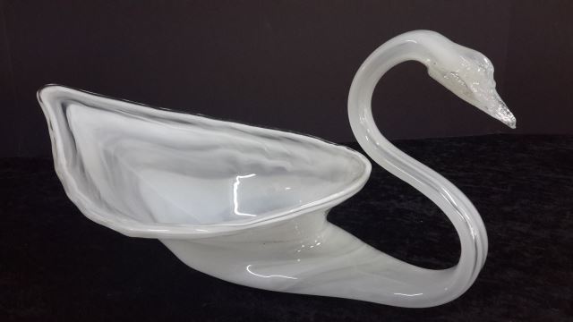 Appraisal: Vintage White Swirl Art Glass Swan - Large Very popular