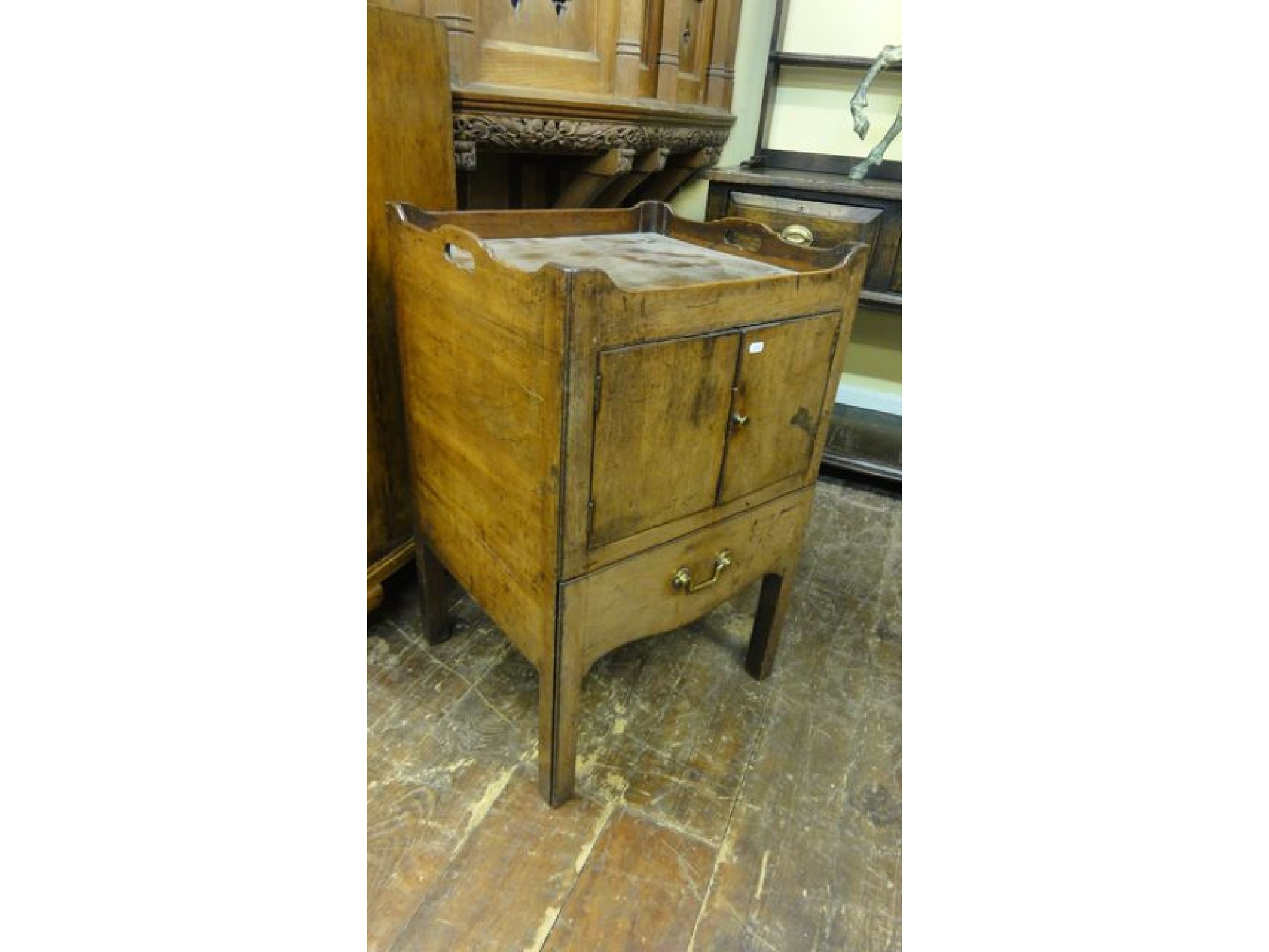 Appraisal: A Georgian mahogany tray top commode of square cut form