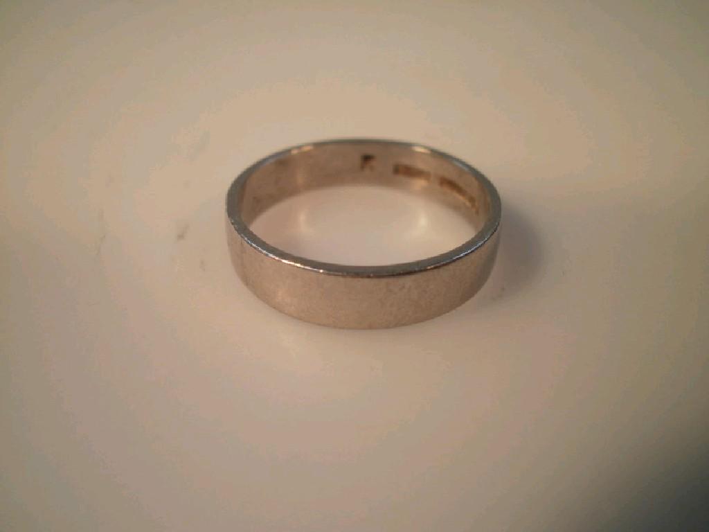 Appraisal: A platinum wedding band g