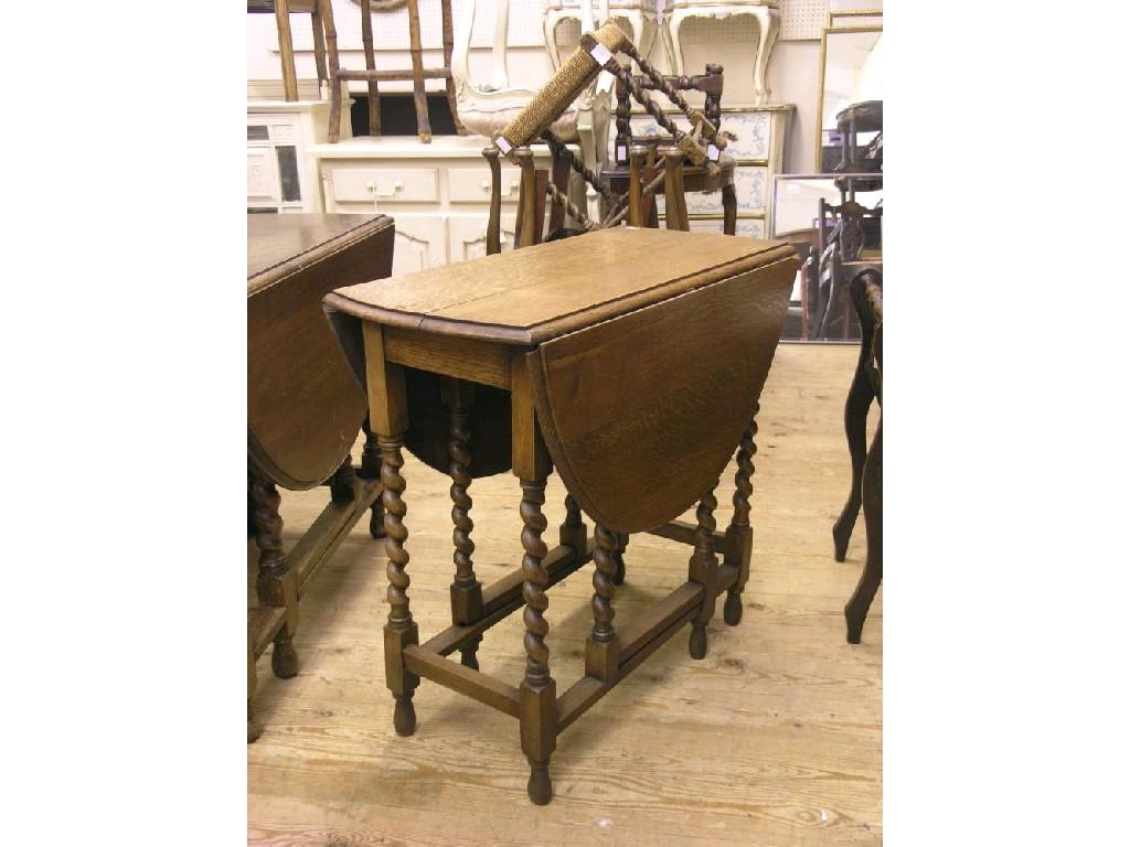 Appraisal: A solid medium oak gateleg table on barley-twist underframe ft