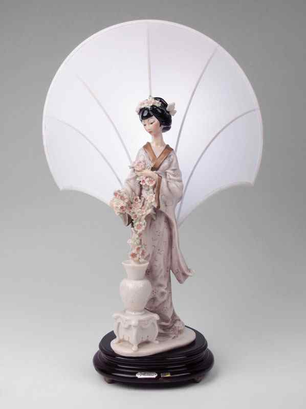 Appraisal: GIUSEPPE ARMANI GEISHA FIGURINE TABLE LAMP ''Lady with Vase'' -S