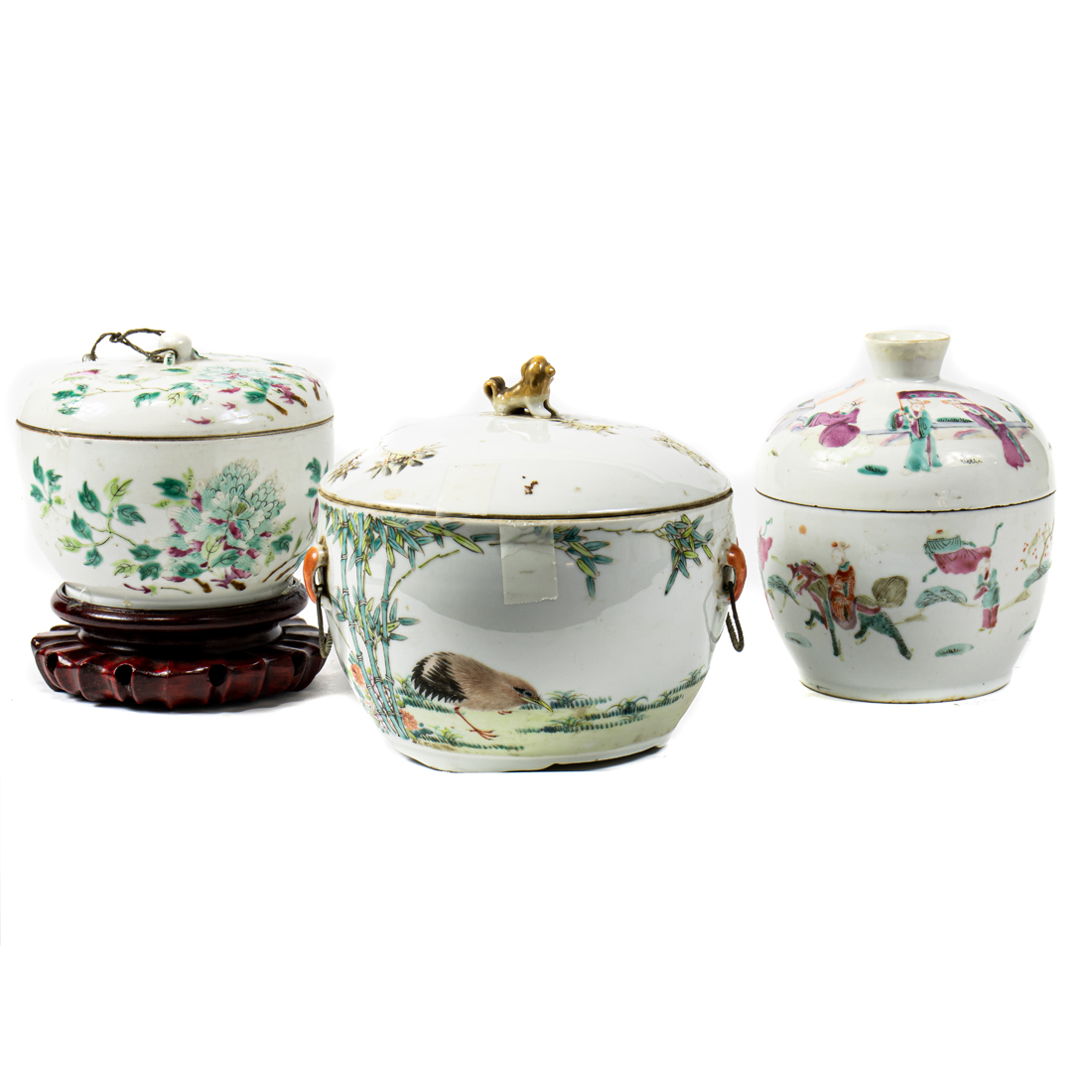 Appraisal: LOT OF CHINESE FAMILLE ROSE LIDDED JARS lot of Chinese