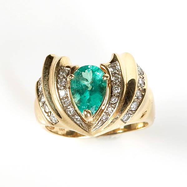 Appraisal: A pear shape emerald diamond and k gold ring grs