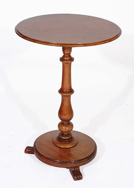 Appraisal: A VICTORIAN MAHOGANY CIRCULAR OCCASIONAL TABLE on a platform base