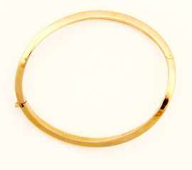 Appraisal: An ct gold twisted snap and joint bangle inner diameter