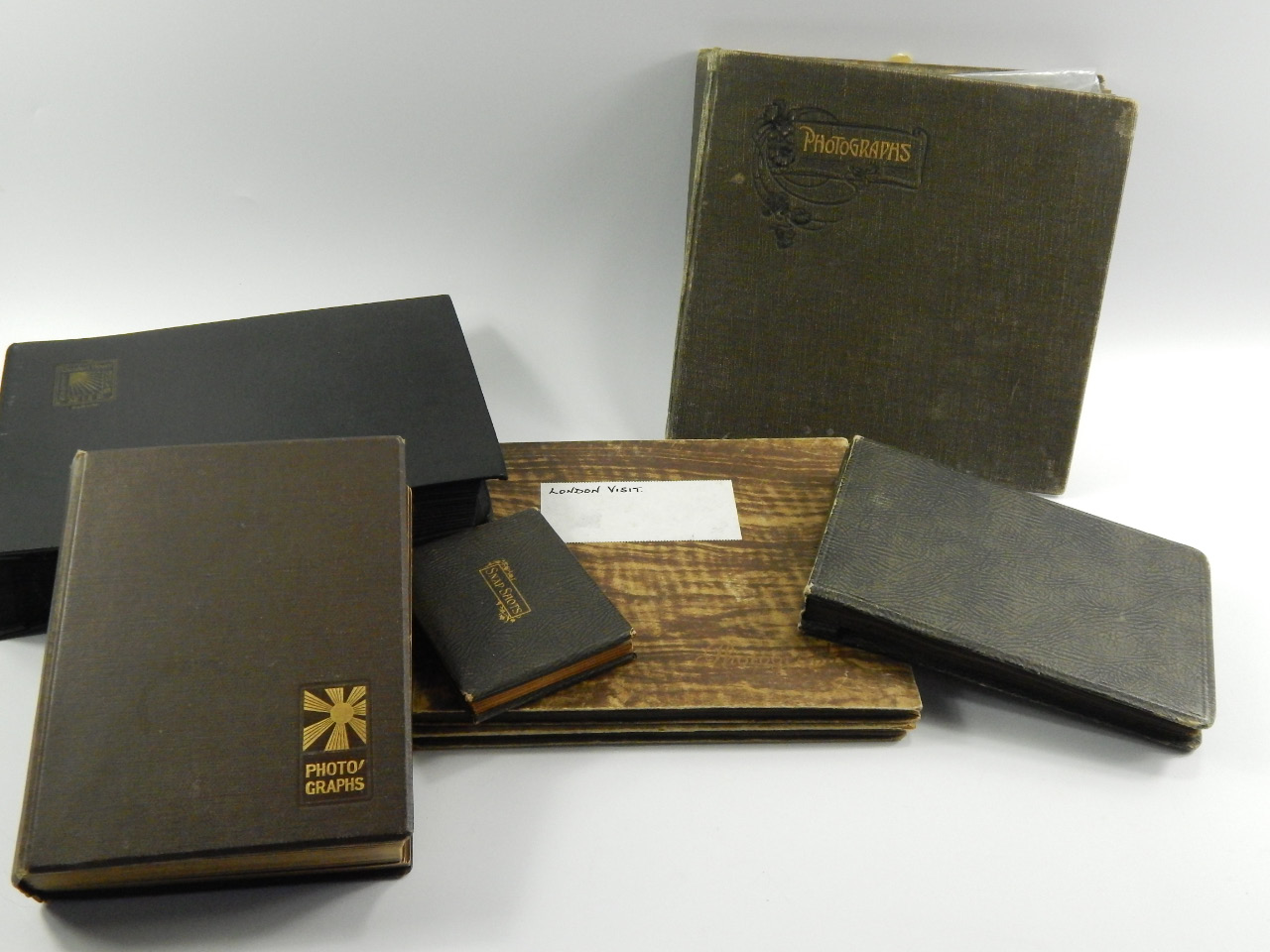 Appraisal: A quantity of photograph albums mid thC including views of