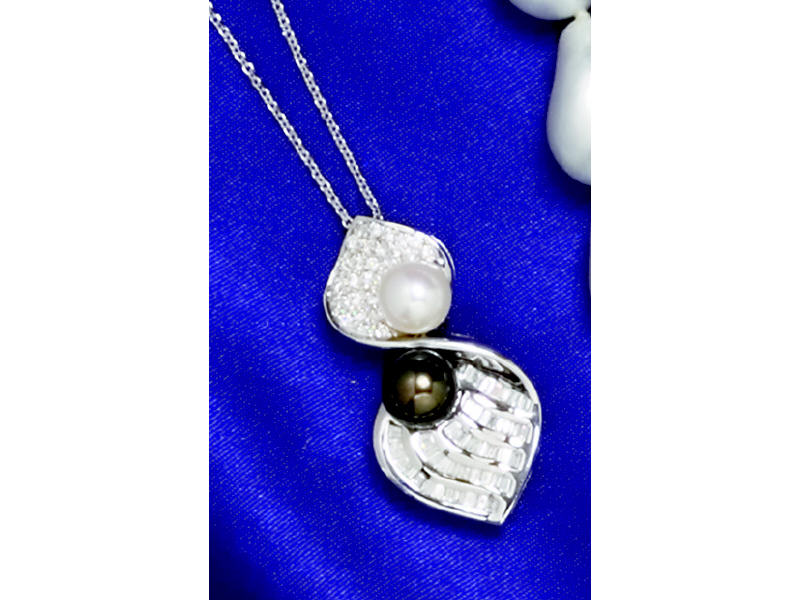 Appraisal: DIAMOND AND PEARL NECKLACE kk white gold pendant with one