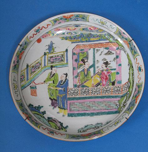 Appraisal: A CHINESE FAMILLE VERTE CHARGER enamelled in polychrome with elegant