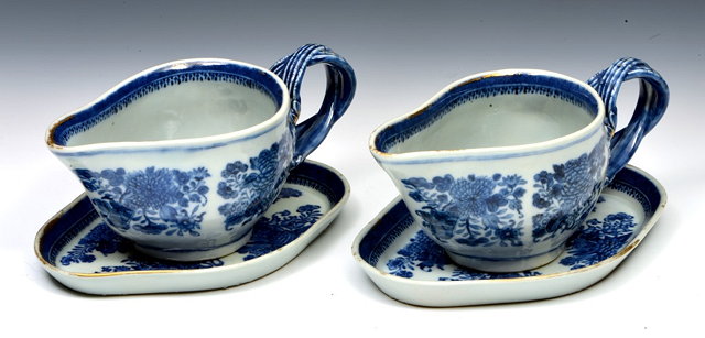 Appraisal: A PAIR OF CHINESE EXPORT BLUE AND WHITE PORCELAIN FITZHUGH