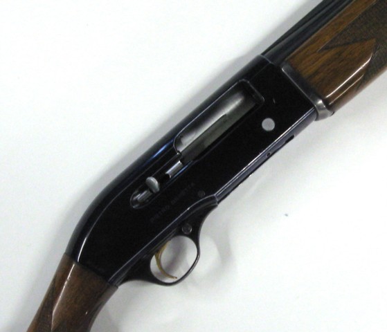 Appraisal: BERETTA MODEL A-L SEMI-AUTOMATIC SHOTGUN gauge vent rib barrel overall