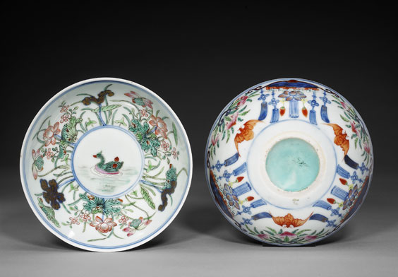 Appraisal: PAIR QIANLONG FAMILLE ROSE BOWLS Pair th Century Chinese Famille