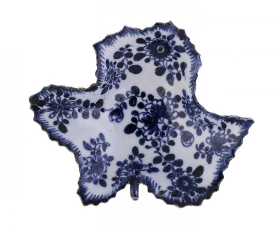 Appraisal: A BOW PICKLE DISH of vine leaf shape painted in