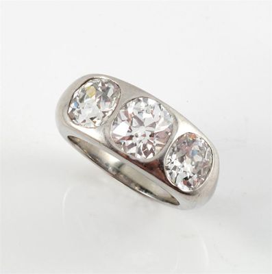 Appraisal: A substantial diamond three stone ring The cushion shaped diamonds