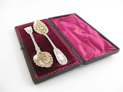 Appraisal: A pair of George IV silver Fiddle pattern tablespoons by