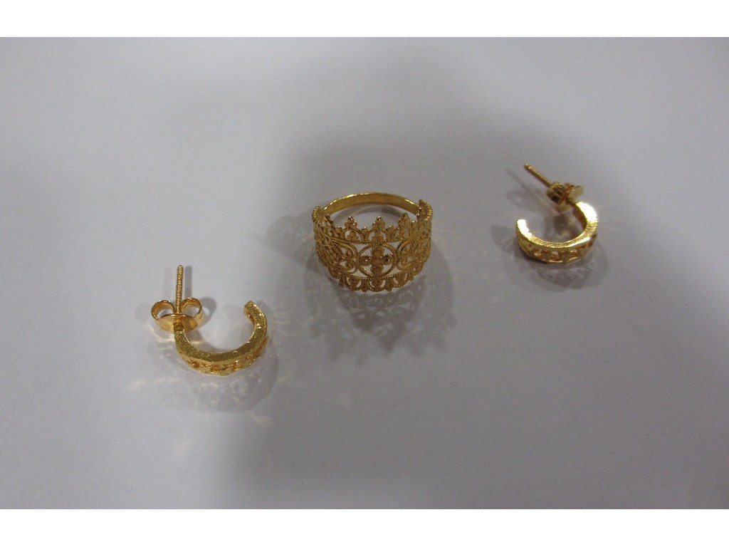 Appraisal: Twenty one carat gold filigree dress ring and half hoop