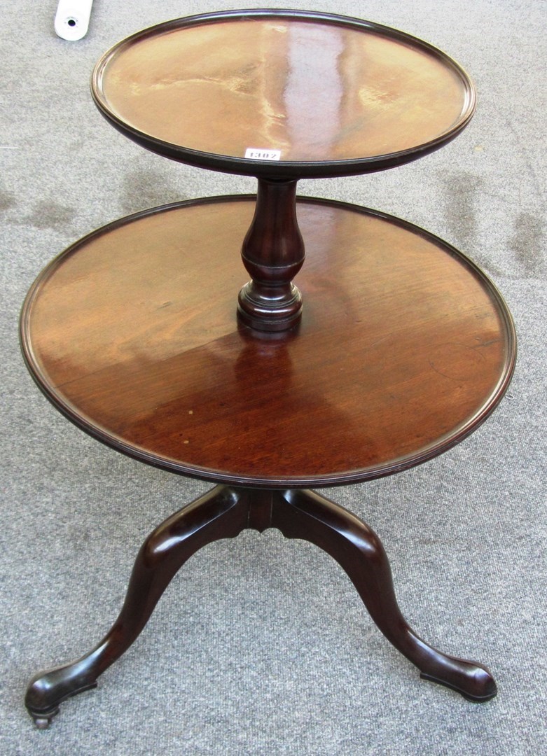 Appraisal: A George III mahogany circular two tier dumb waiter on