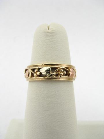 Appraisal: K Black Hills Gold leaf motif band ring dwt size