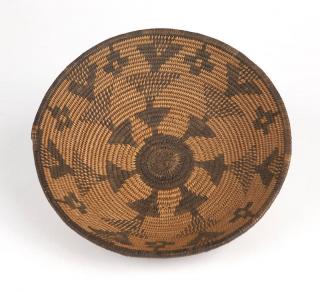 Appraisal: An Apache coiled basketry bowl First half th century woven