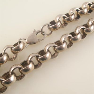 Appraisal: A modern oversize ct gold circular link chain hallmarked London