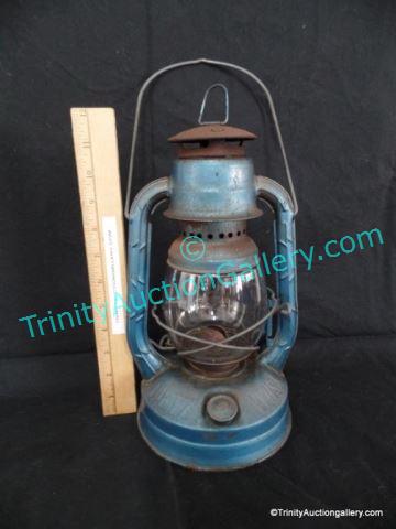 Appraisal: 's Dieitz Little Wizard Oil Lantern Used for Construction and