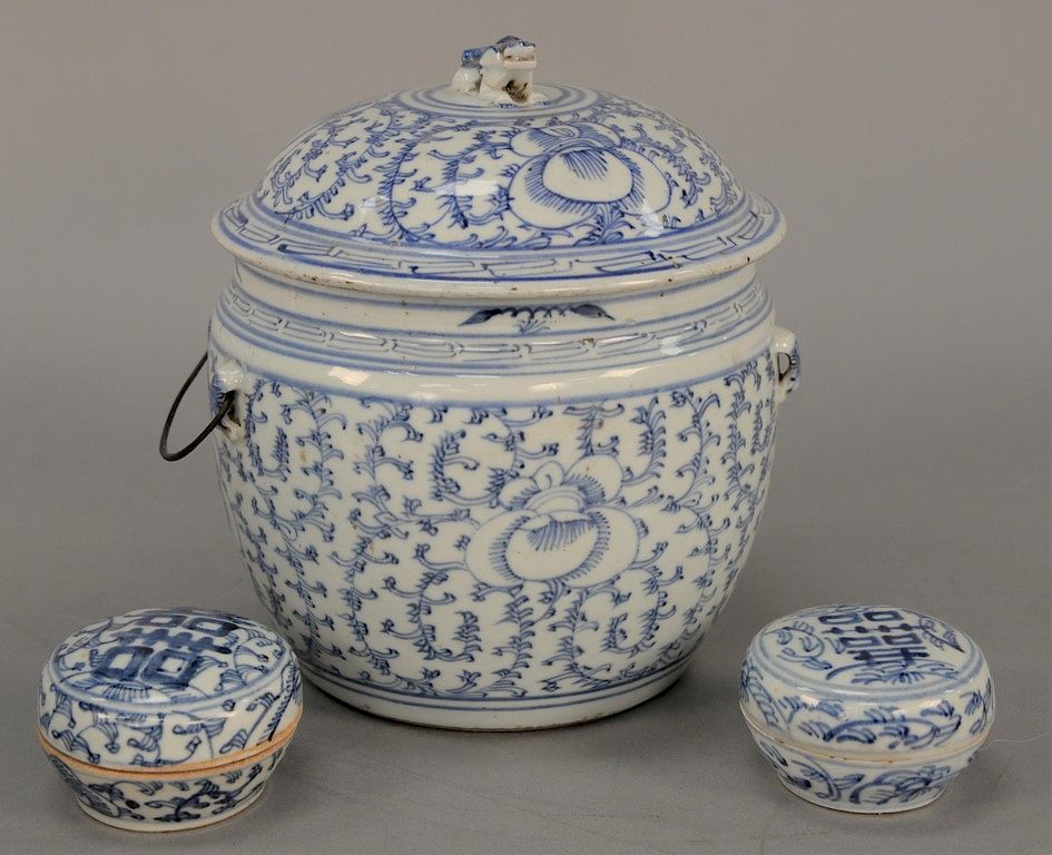 Appraisal: Three piece blue and white Chinese porcelain group Three piece