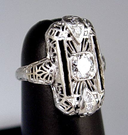 Appraisal: EDWARDIAN K PLATINUM DIAMOND RING K white gold and platinum