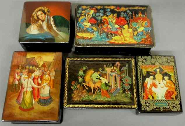 Appraisal: Five Russian lacquerware boxes largest h x w