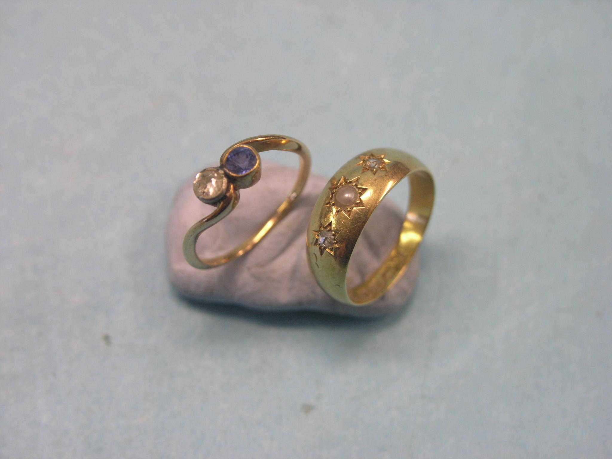 Appraisal: An ct gold ring gypsy-set with two diamond chips and