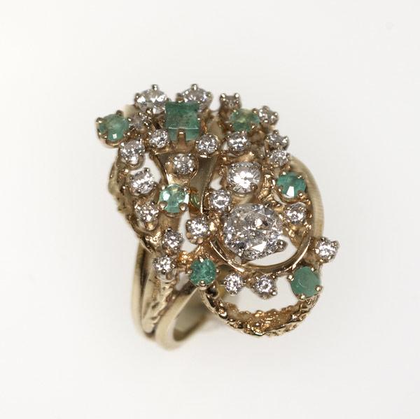 Appraisal: DIAMOND AND EMERALD COCKTAIL RING k yg ca Principal circular