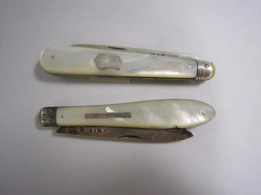 Appraisal: Two Victorian Fruit Knives with folding silver blades and mother