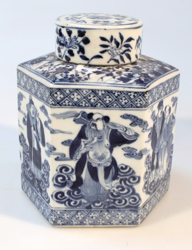 Appraisal: An thC Chinese blue and white export tea caddy the