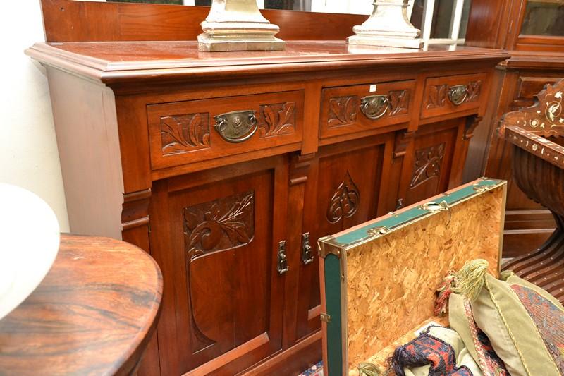 Appraisal: AN EARLY TH CENTURY THREE DOOR SIDEBOARD AN EARLY TH