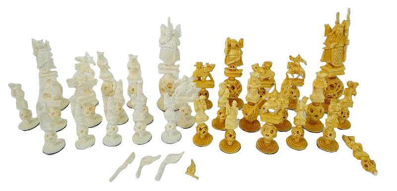 Appraisal: A Chinese Export Chess Set A Chinese Export Chess Set