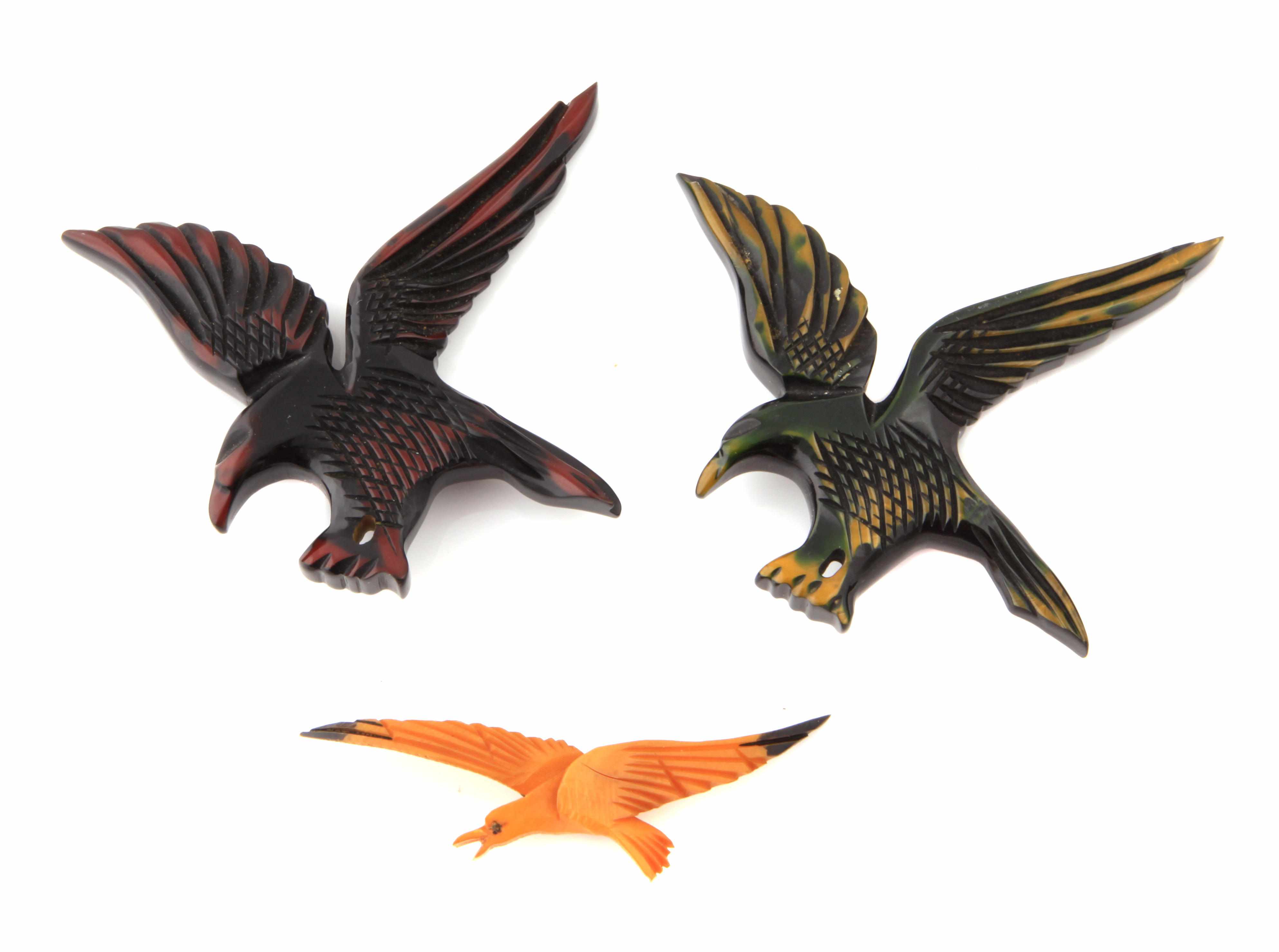 Appraisal: Three Bakelite bird brooches