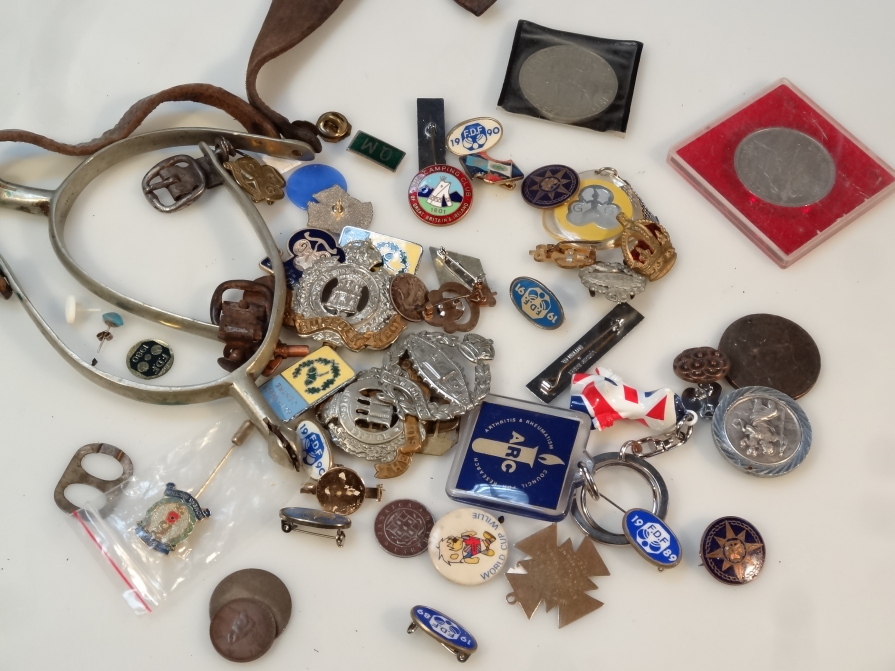 Appraisal: Various collectables army cap badges etc to include Fear Naught