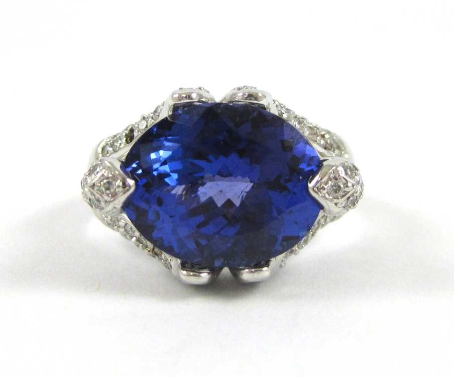 Appraisal: TANZANITE DIAMOND AND EIGHTEEN KARAT GOLD RING The white gold