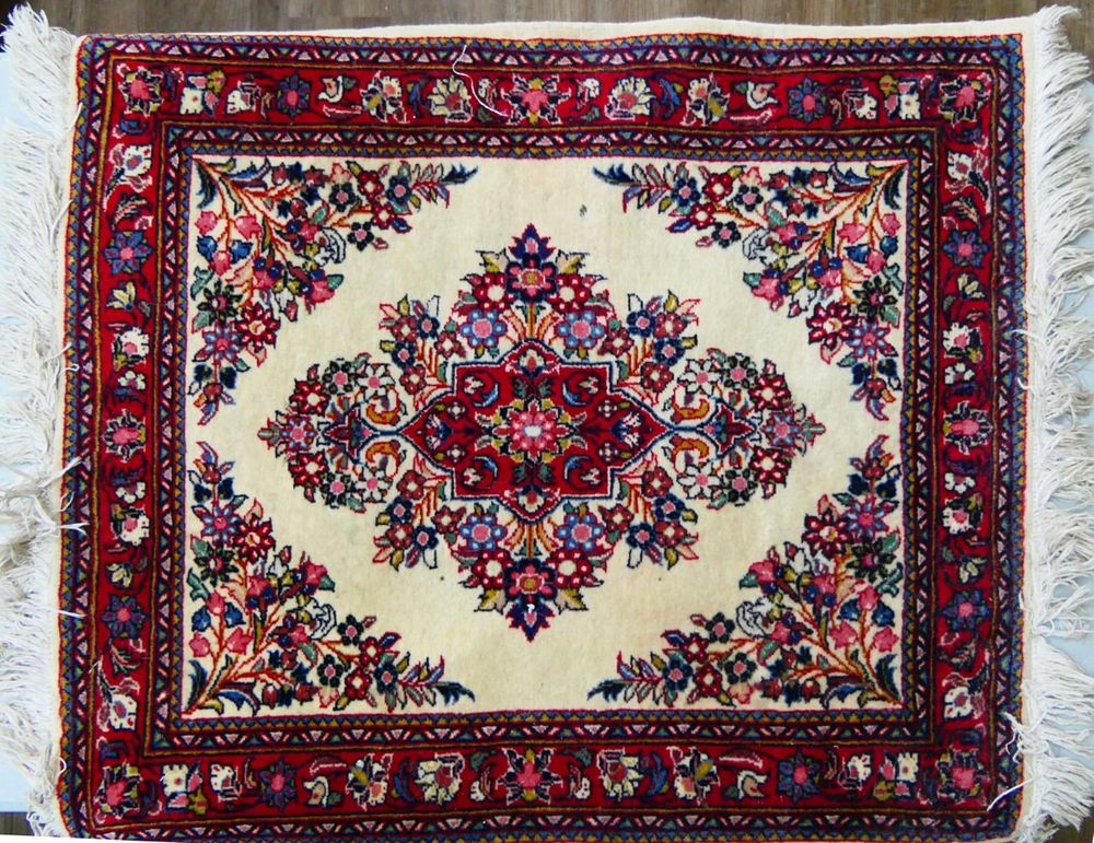 Appraisal: PERSIAN IRANIAN HAND WOVEN FLORAL WOOL SMALL RUG Persian Iranian